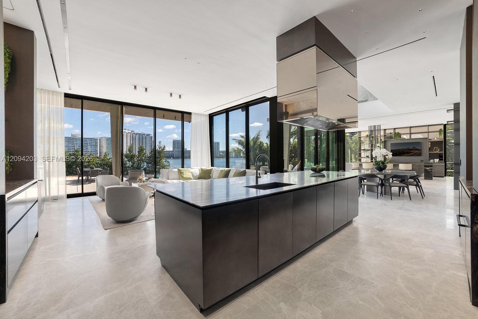 217 E Rivo Alto Dr photo 29