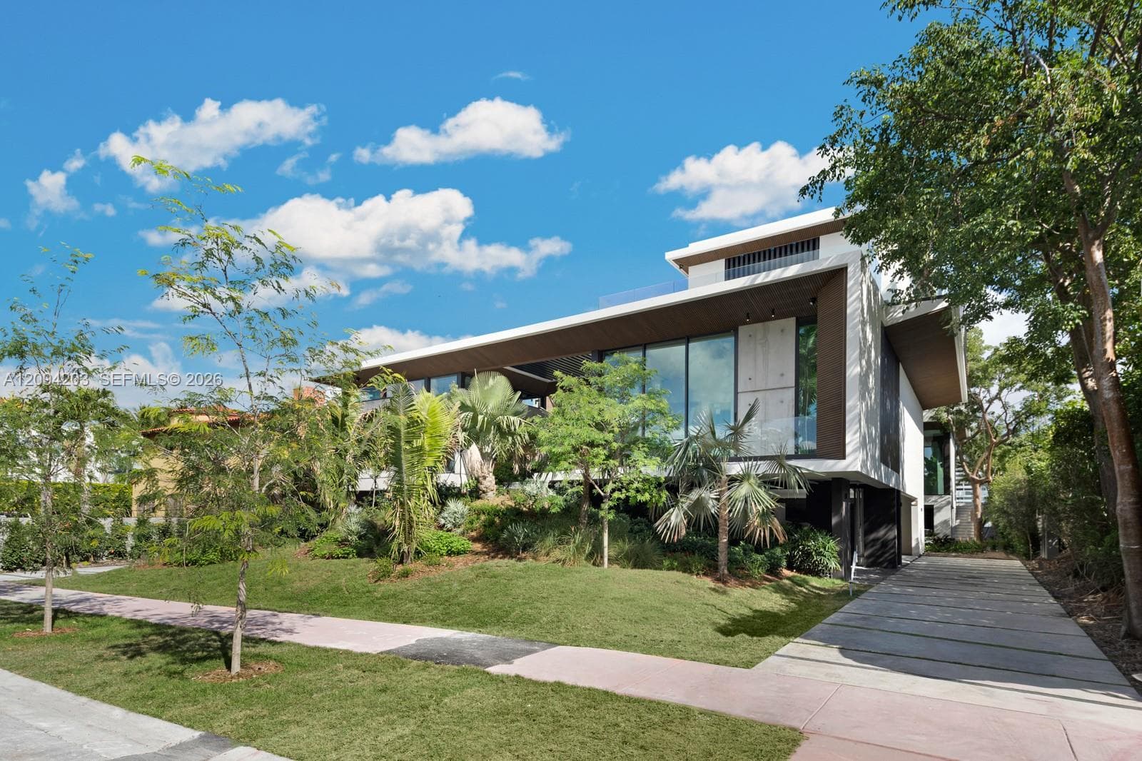 217 E Rivo Alto Dr photo 8