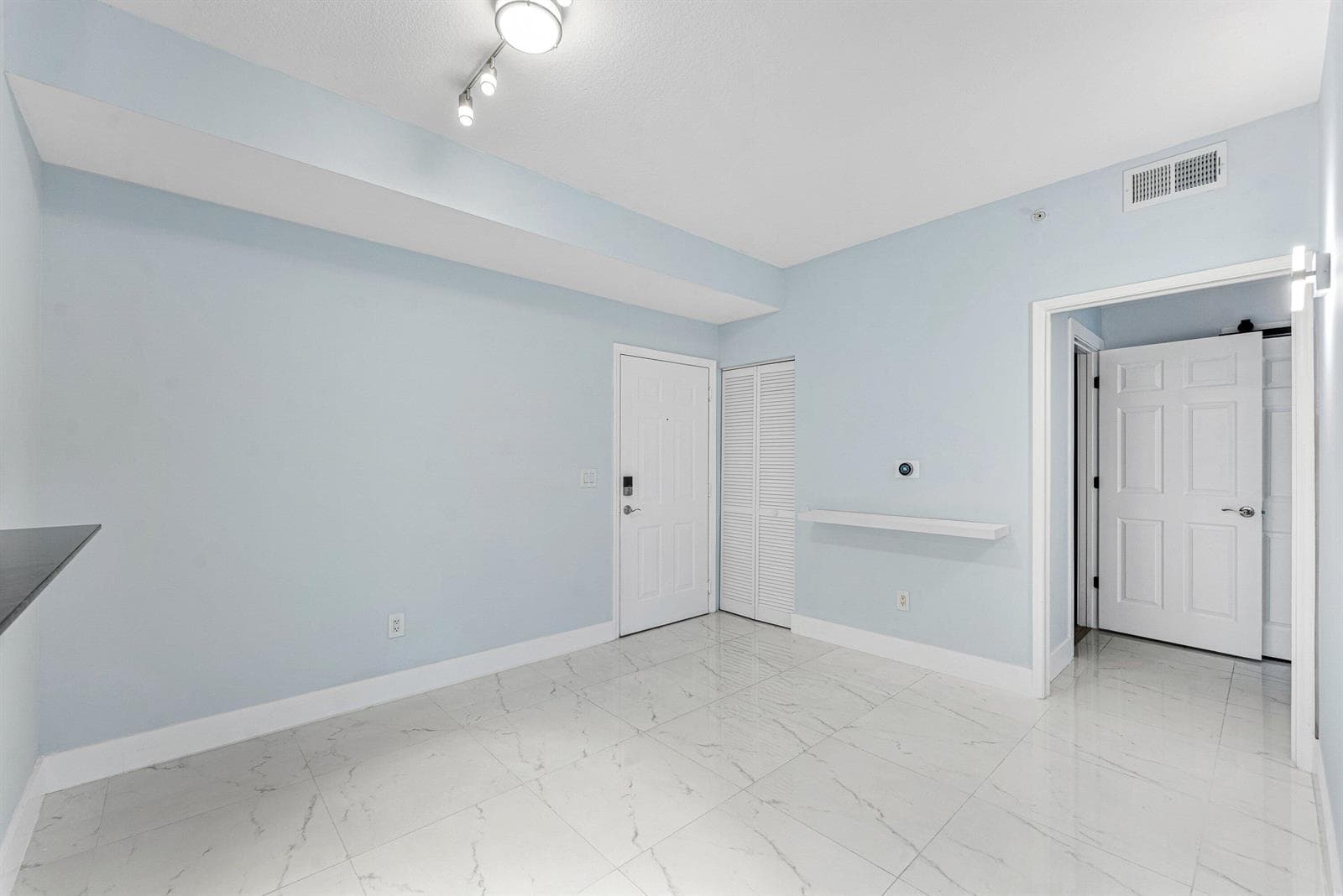006-233SouthFederalHighway-605-BocaRaton