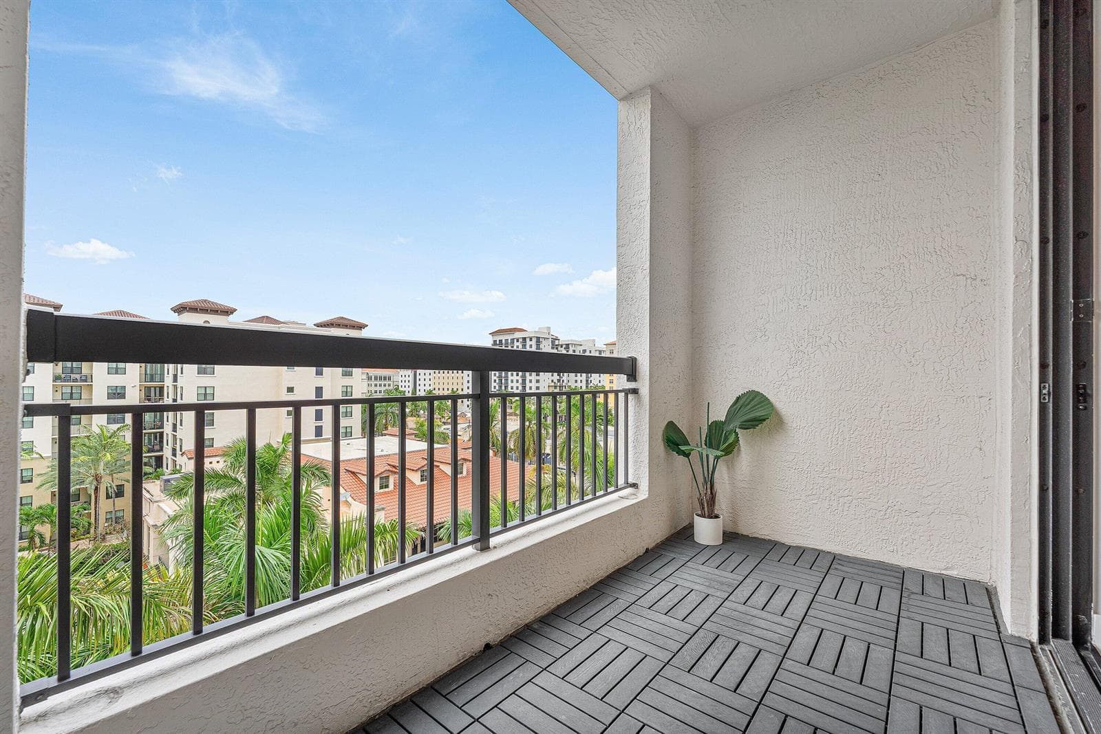 024-233SouthFederalHighway-605-BocaRaton