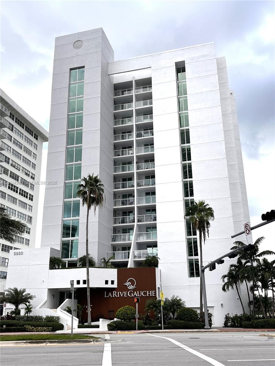 LA RIVE GAUCHE CONDO · #PH-1 in Miami Beach - Photo 3