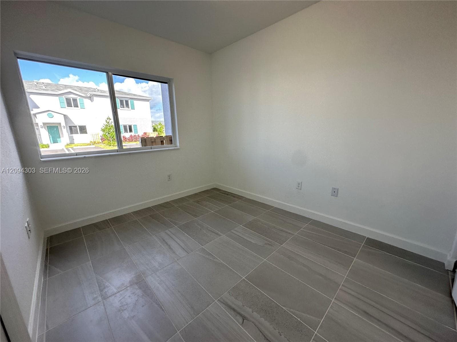 1245 NW 3rd Ln photo 3
