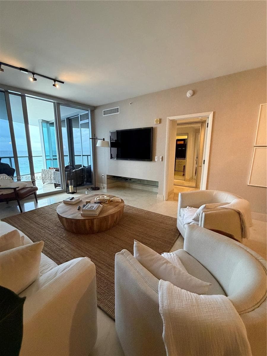 Jade Ocean · #904 in Sunny Isles Beach - Photo 3