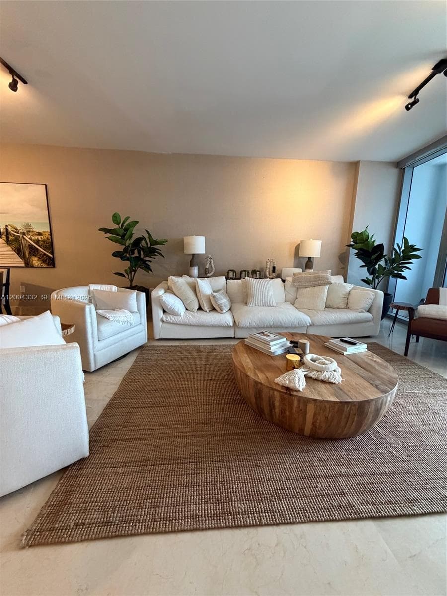Jade Ocean · #904 in Sunny Isles Beach - Photo 4