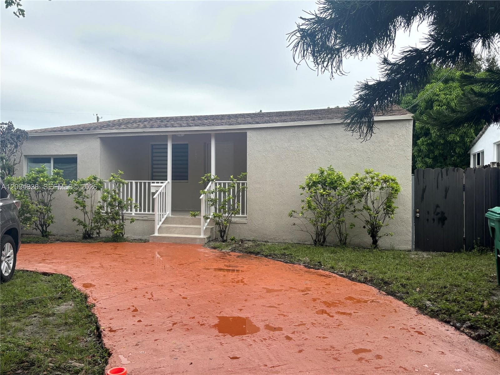 2931 SW 19th Ter photo 2