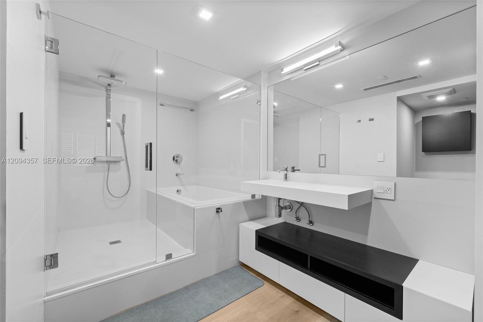 Commodore Club West · #1002 in Key Biscayne - Photo 23