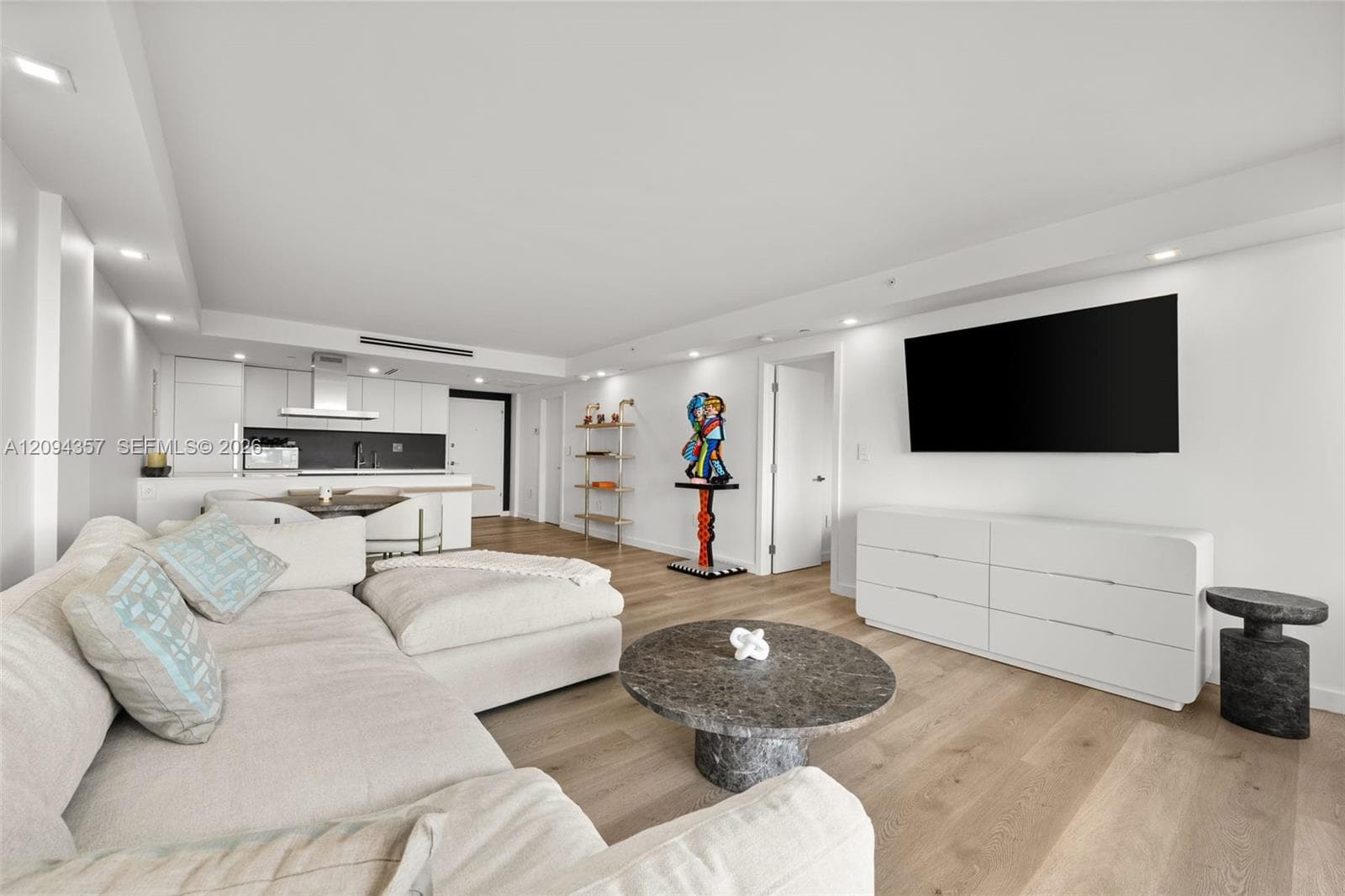 Commodore Club West · #1002 in Key Biscayne - Photo 9
