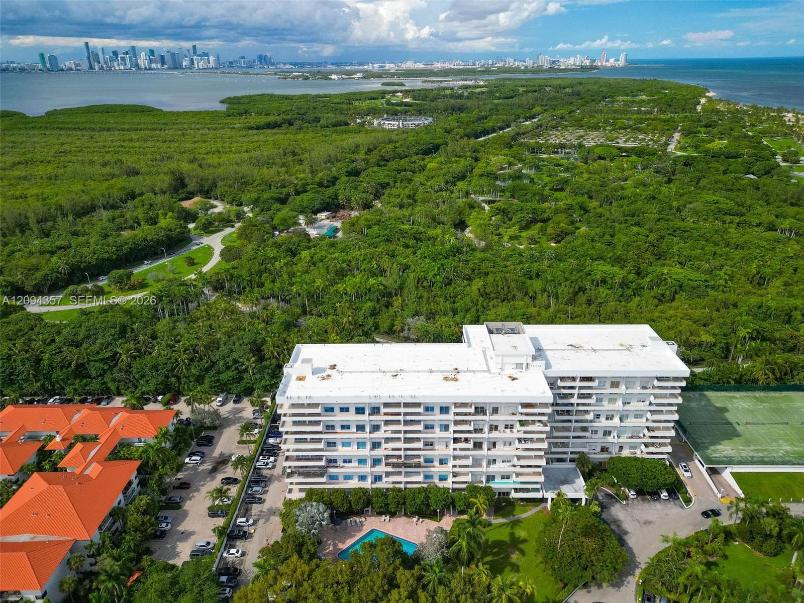 Commodore Club West · #1002 in Key Biscayne - Photo 10