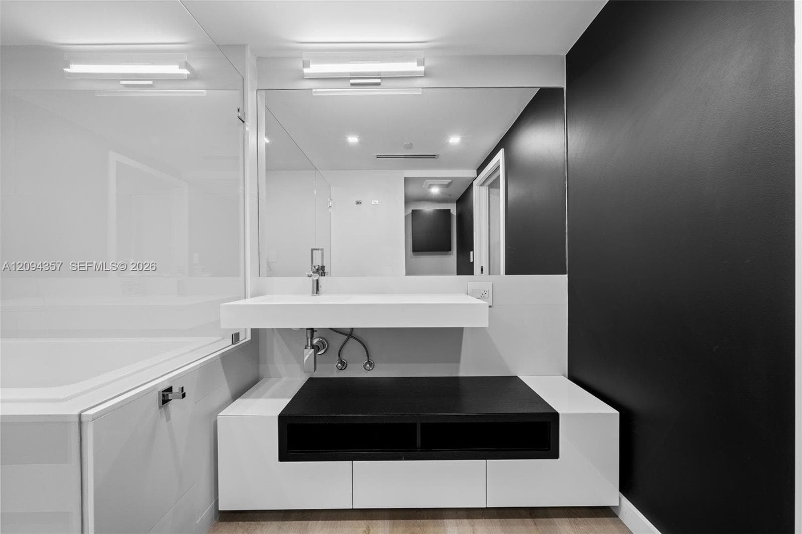 Commodore Club West · #1002 in Key Biscayne - Photo 25