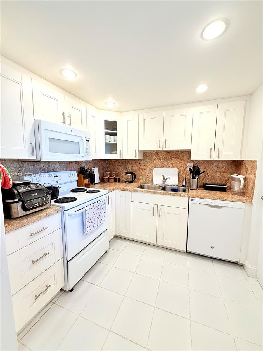 EXCELSIOR CONDOMINIUM · #6F in Miami Beach - Photo 14