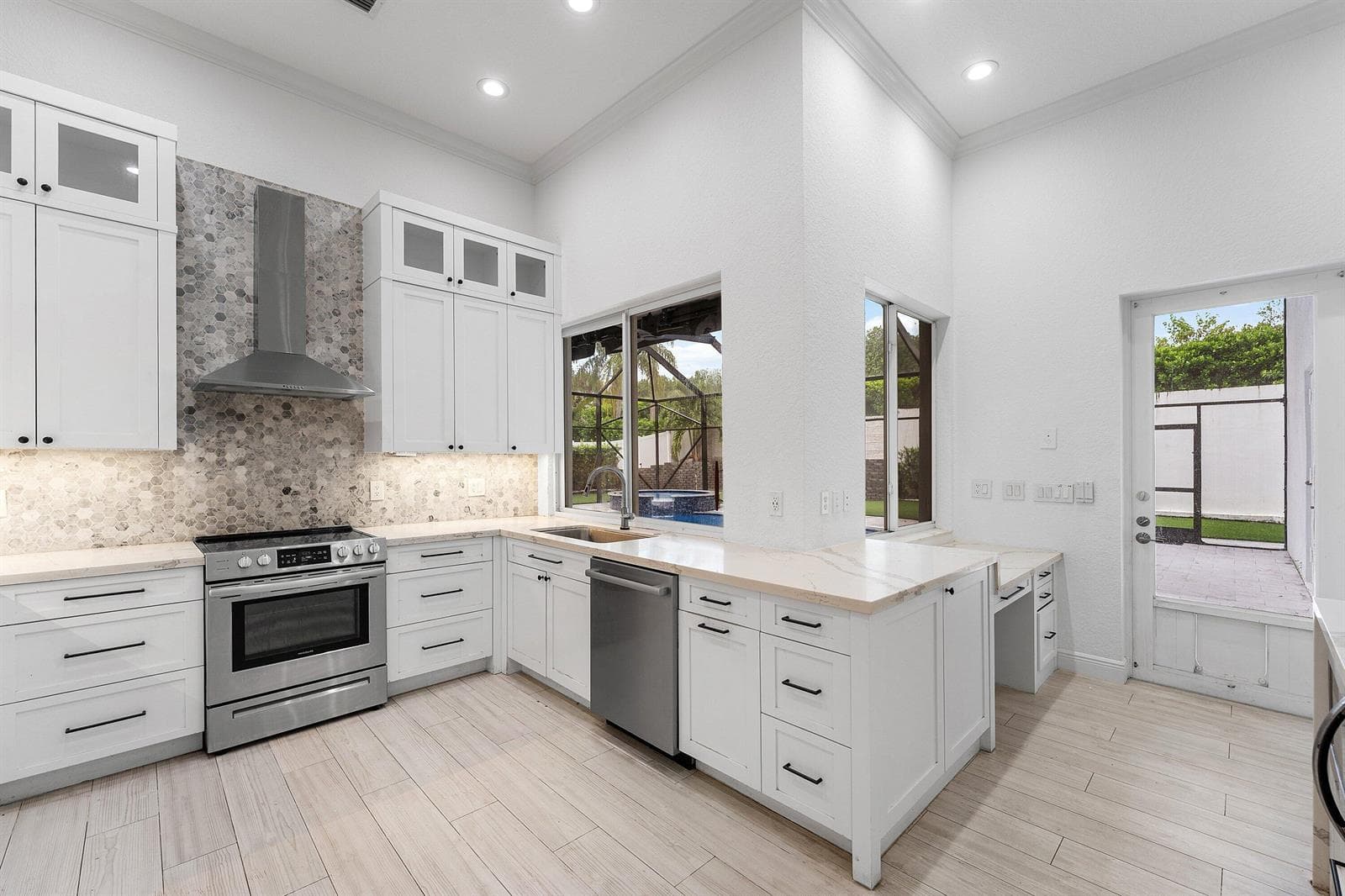 008-6821NorthGrandeDrive-BocaRaton-FL-33