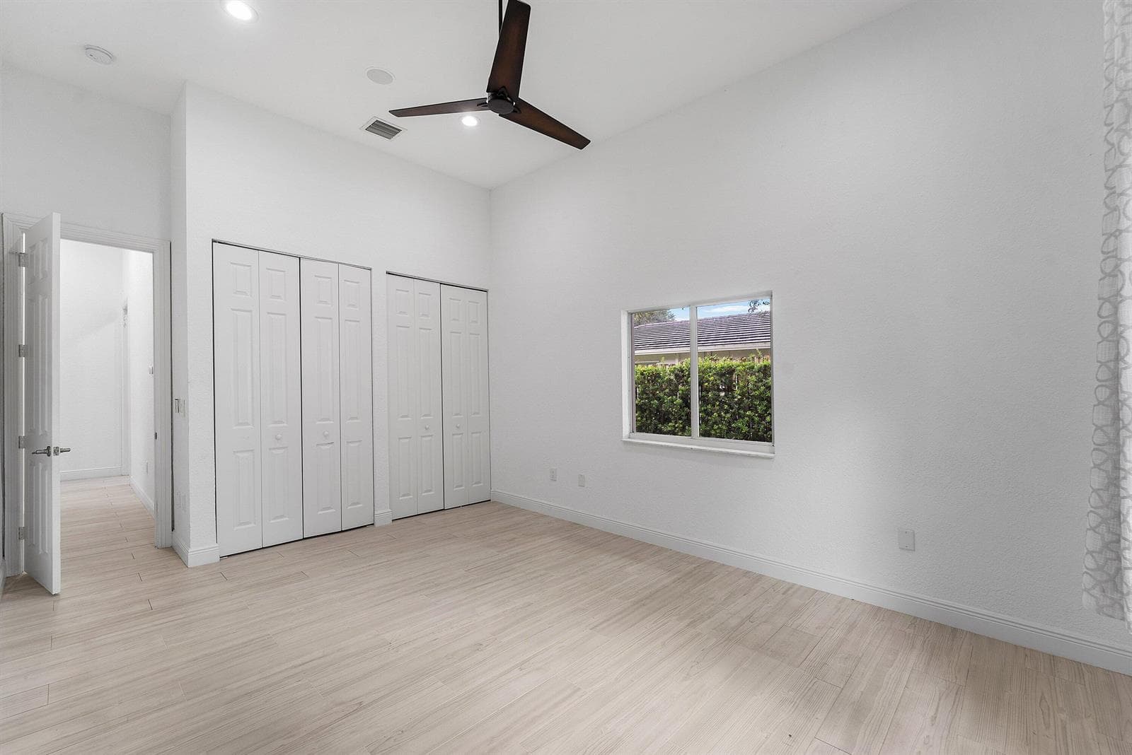 029-6821NorthGrandeDrive-BocaRaton-FL-33