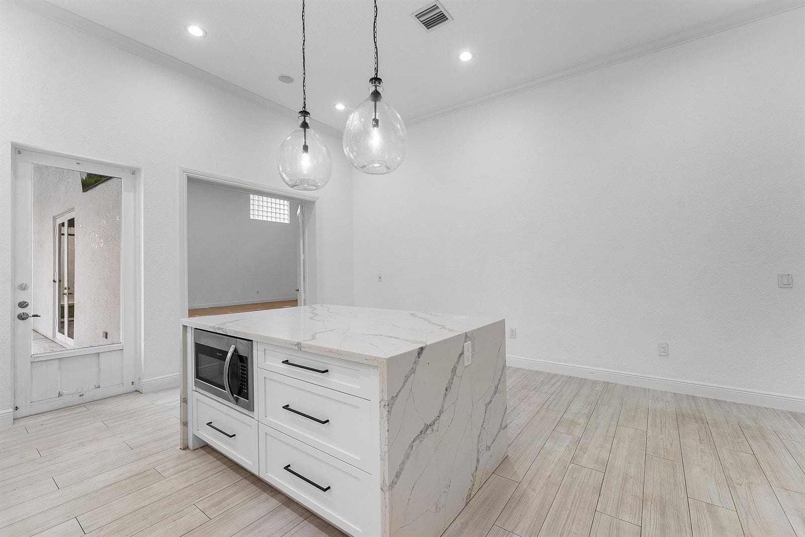 009-6821NorthGrandeDrive-BocaRaton-FL-33