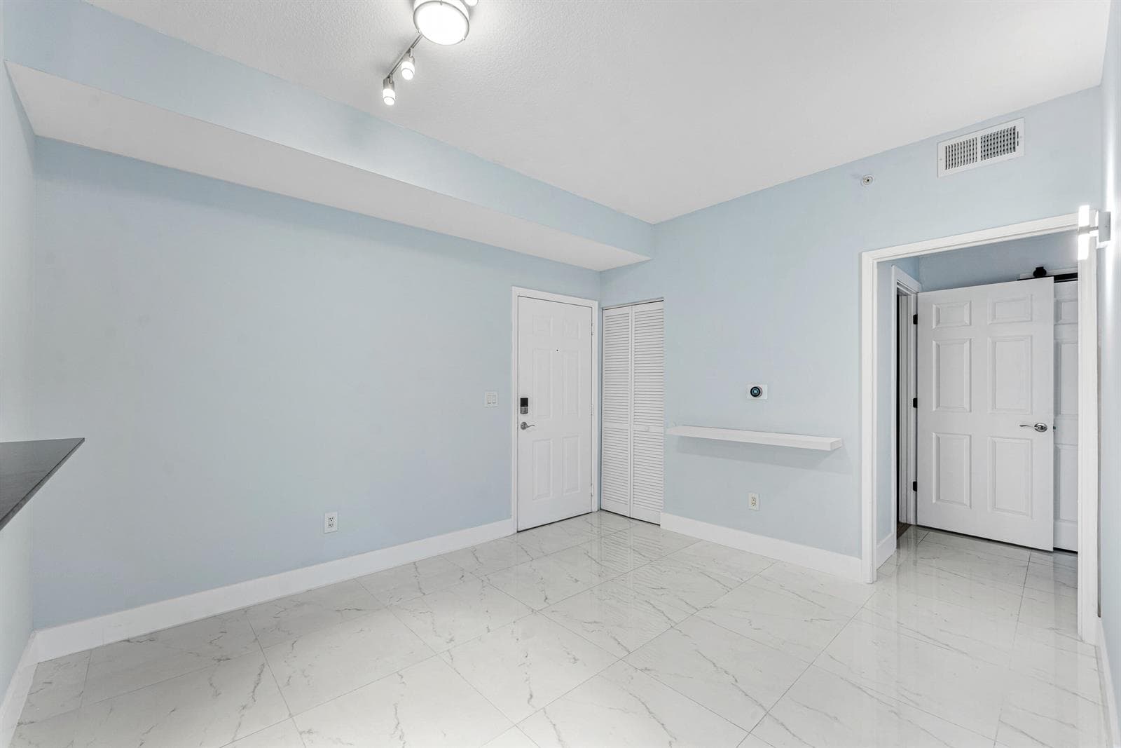 006-233SouthFederalHighway-605-BocaRaton