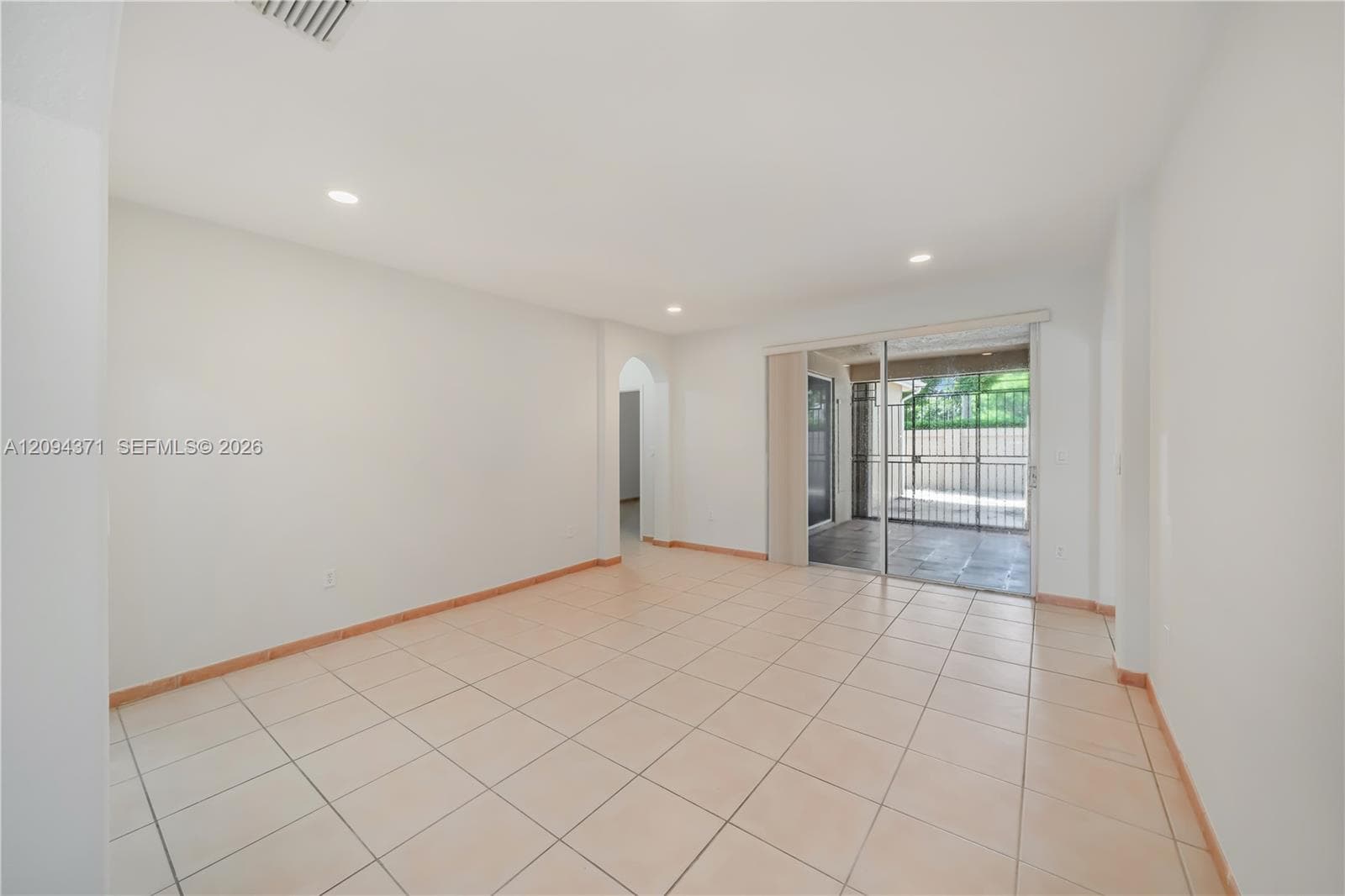 15470 SW 41st Ter photo 6