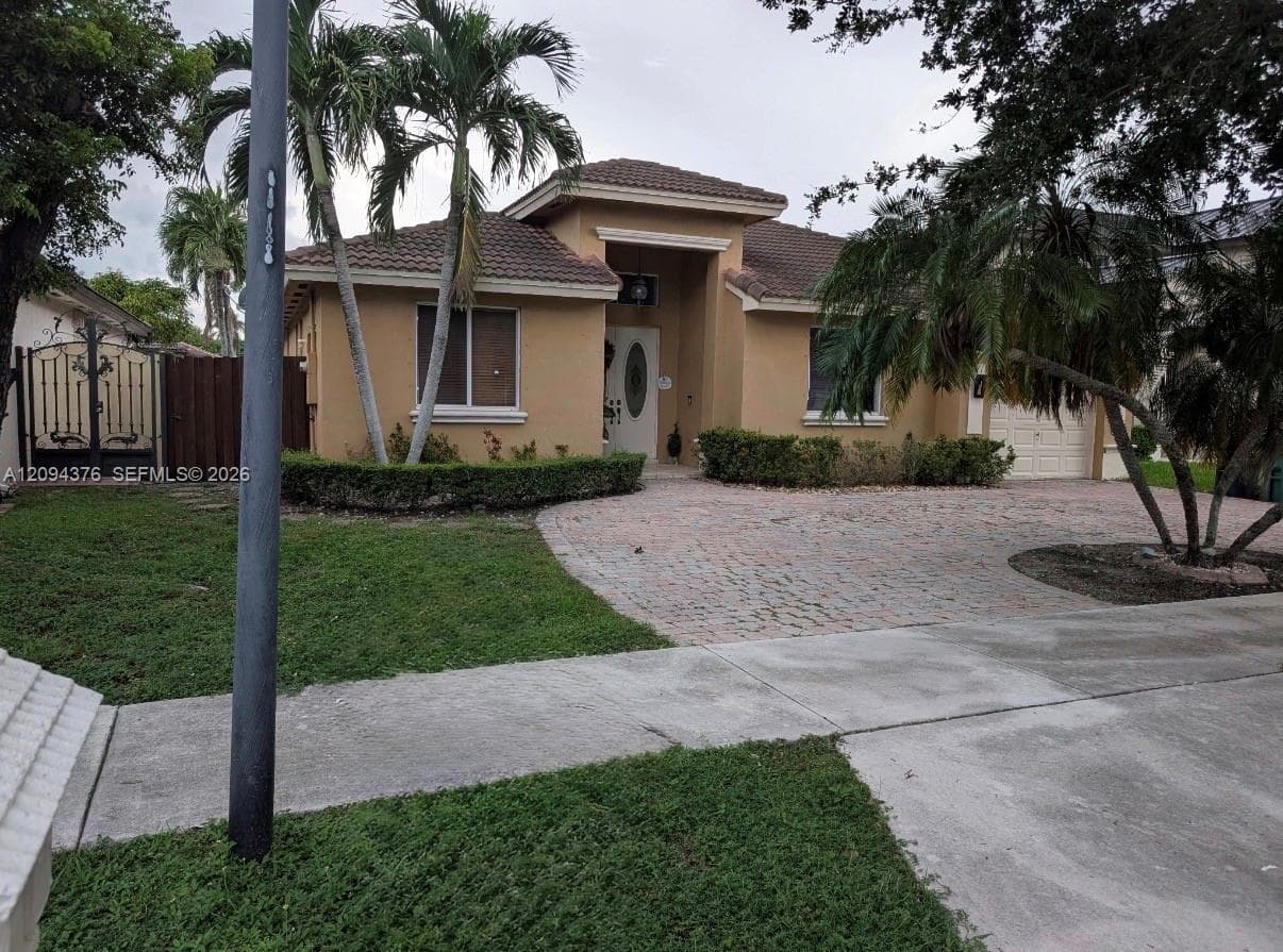 2924 SW 144th Pl photo 2