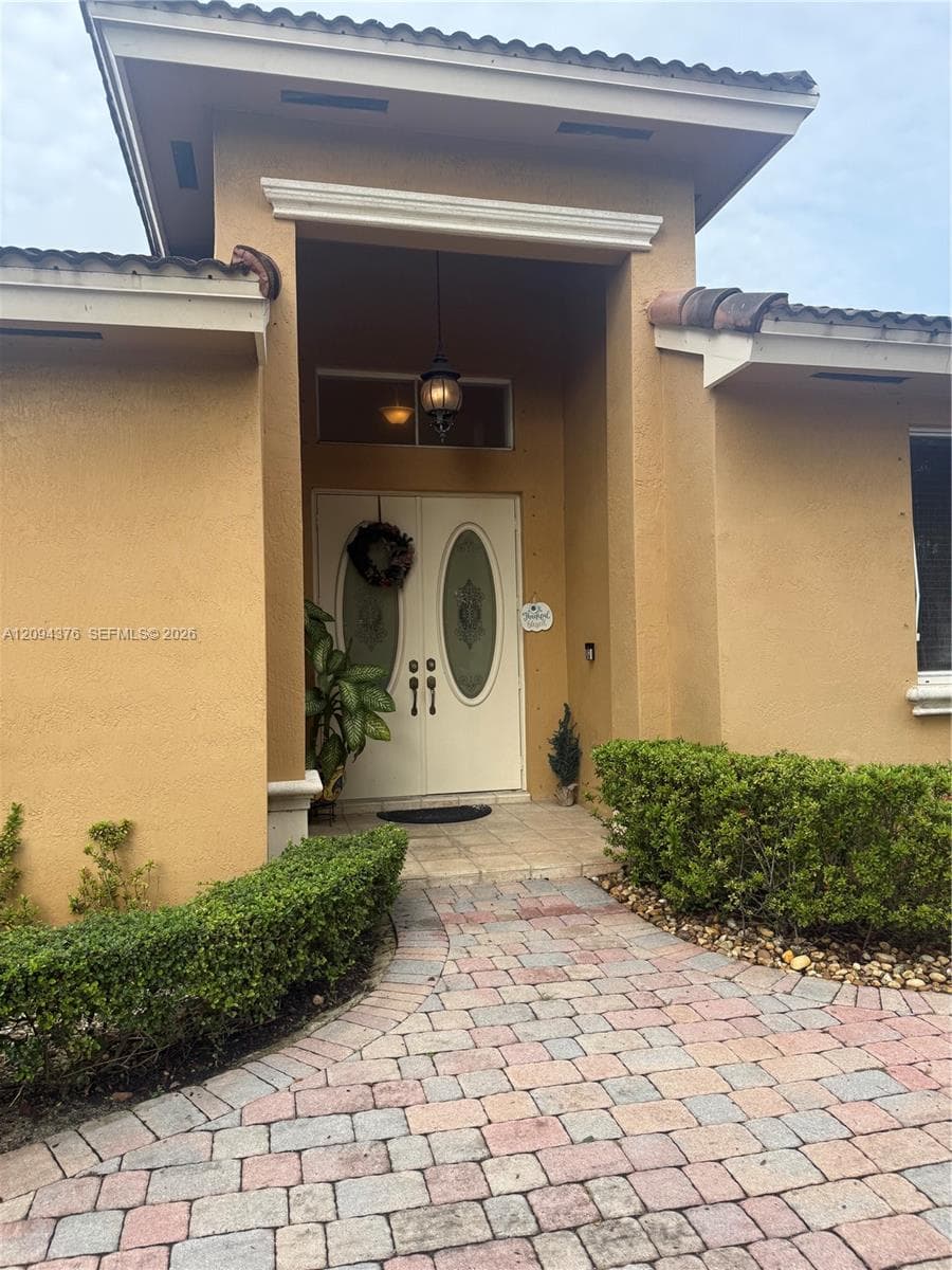 2924 SW 144th Pl photo 3