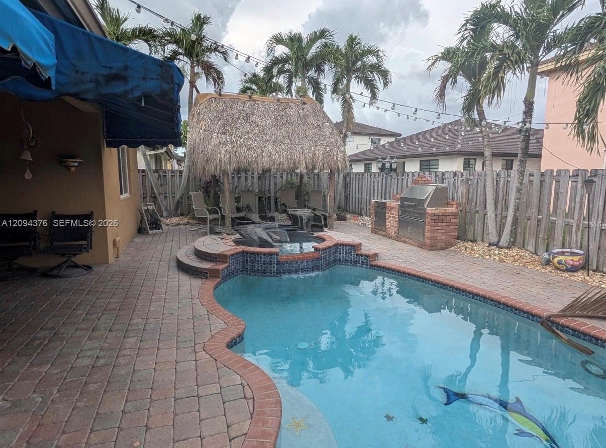 2924 SW 144th Pl photo 4
