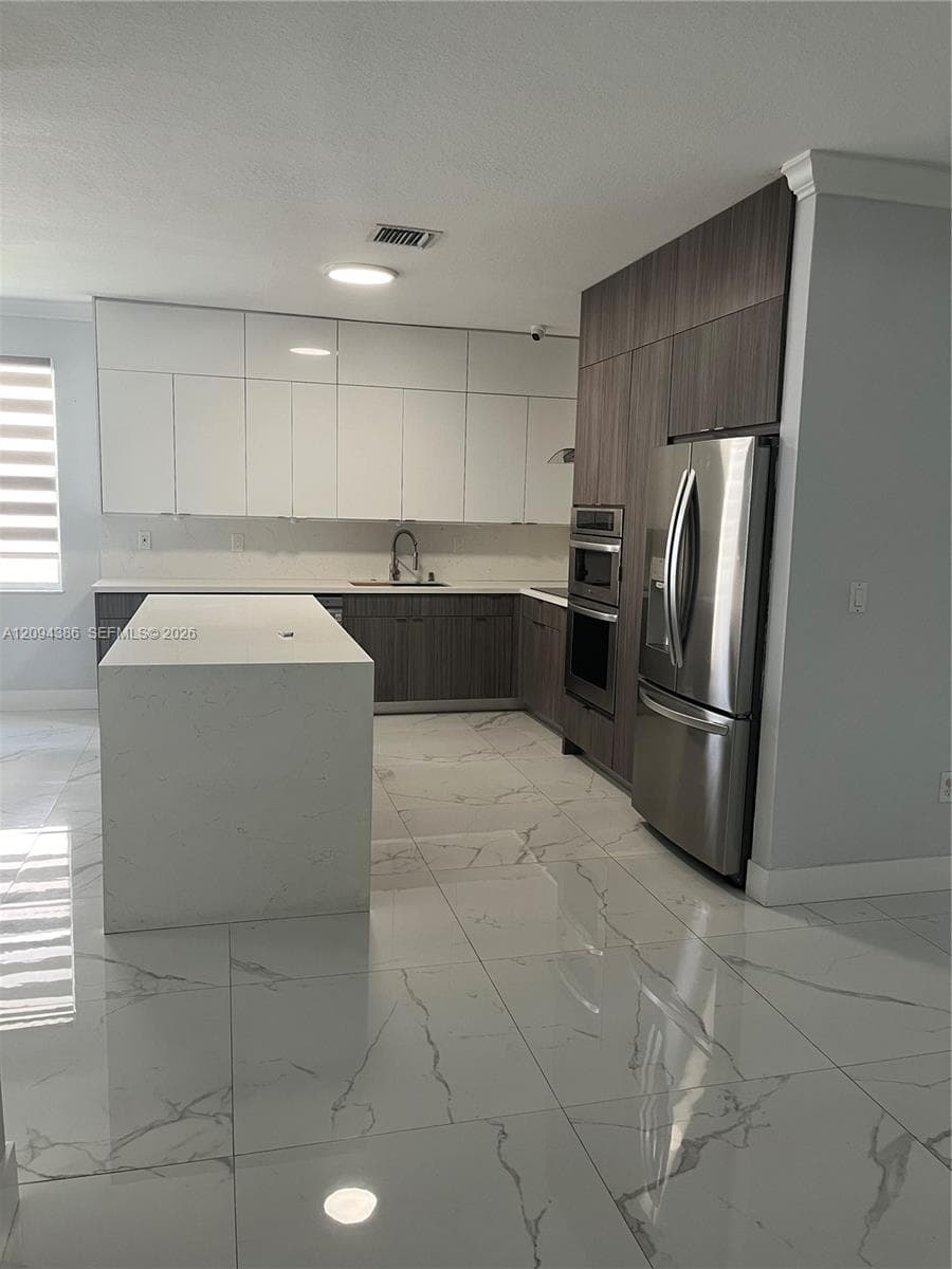 11202 NW 73rd Ter #. photo 5