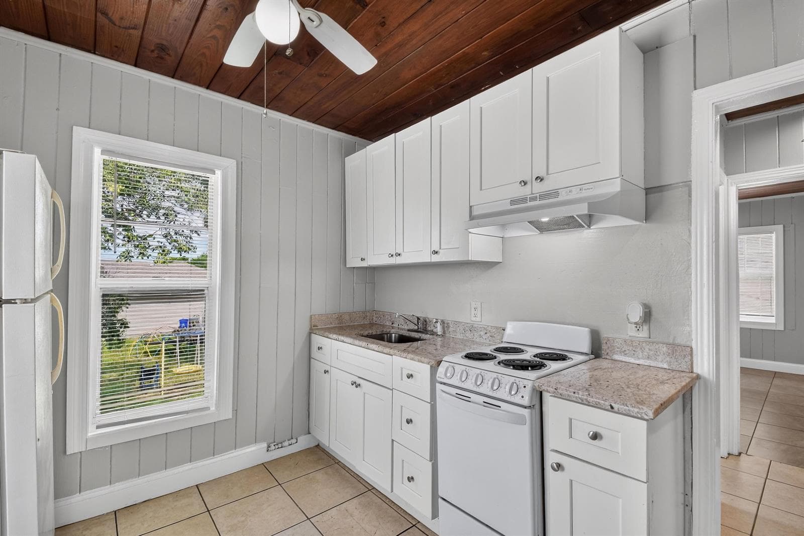 8877thSt-Unit200(5)