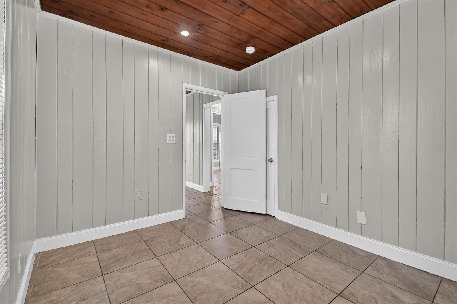 8877thSt-Unit200(12)