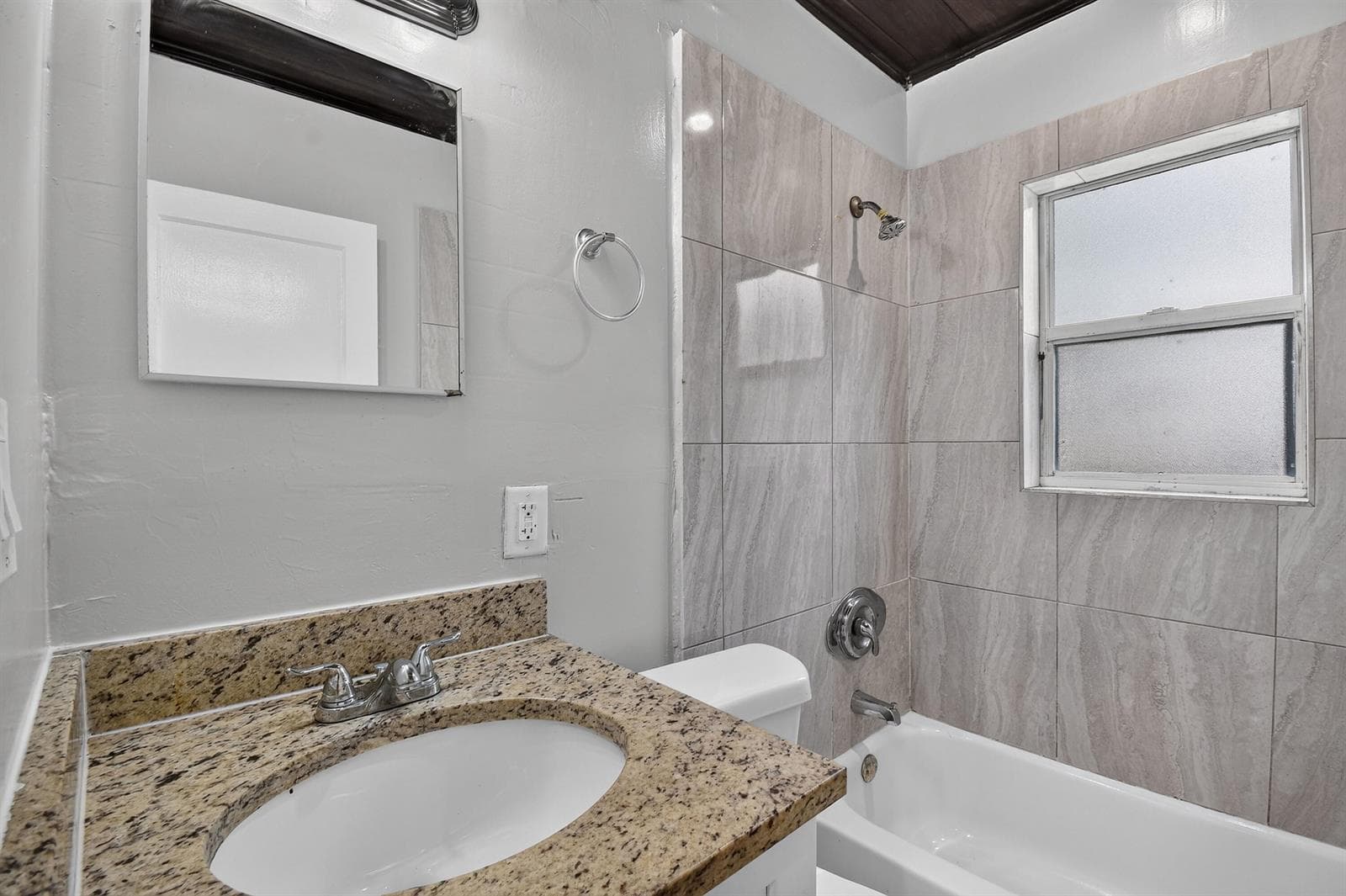 8877thSt-Unit200(15)a