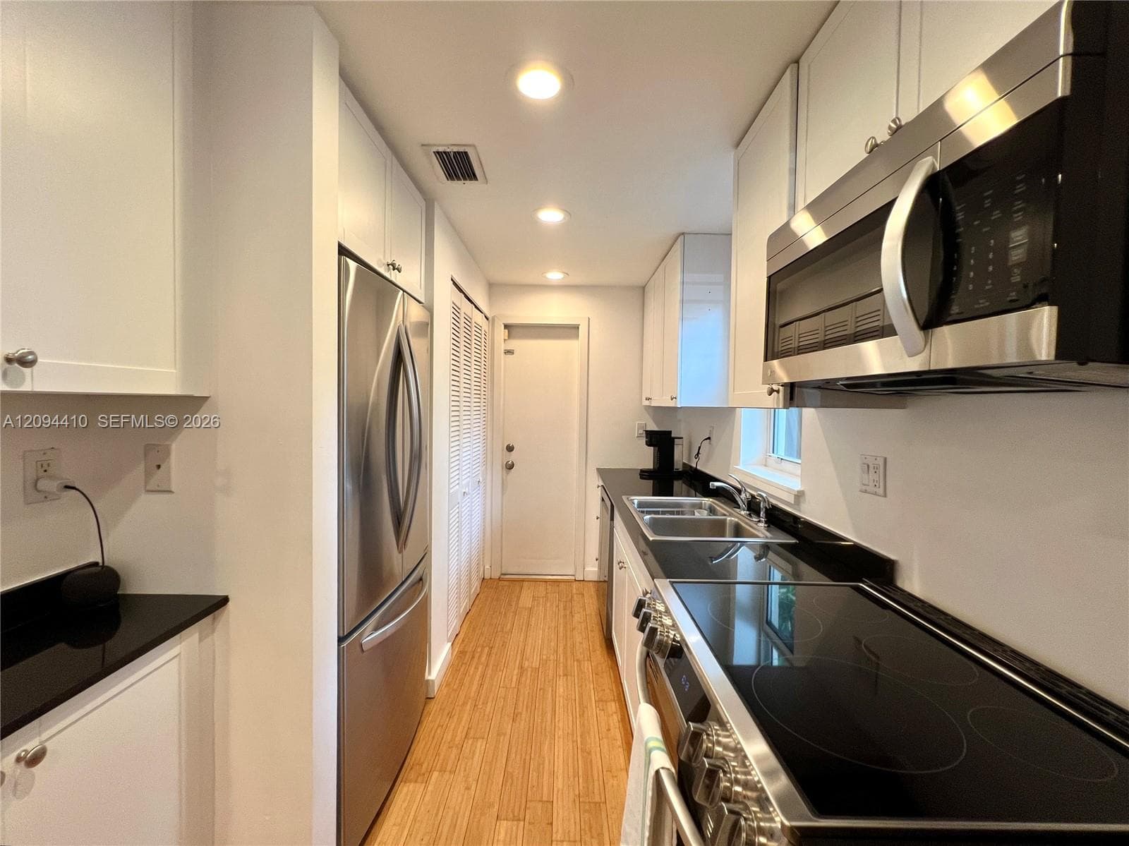 3158 Carter St photo 7