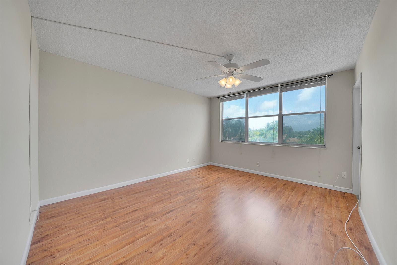 22_primary bedroom