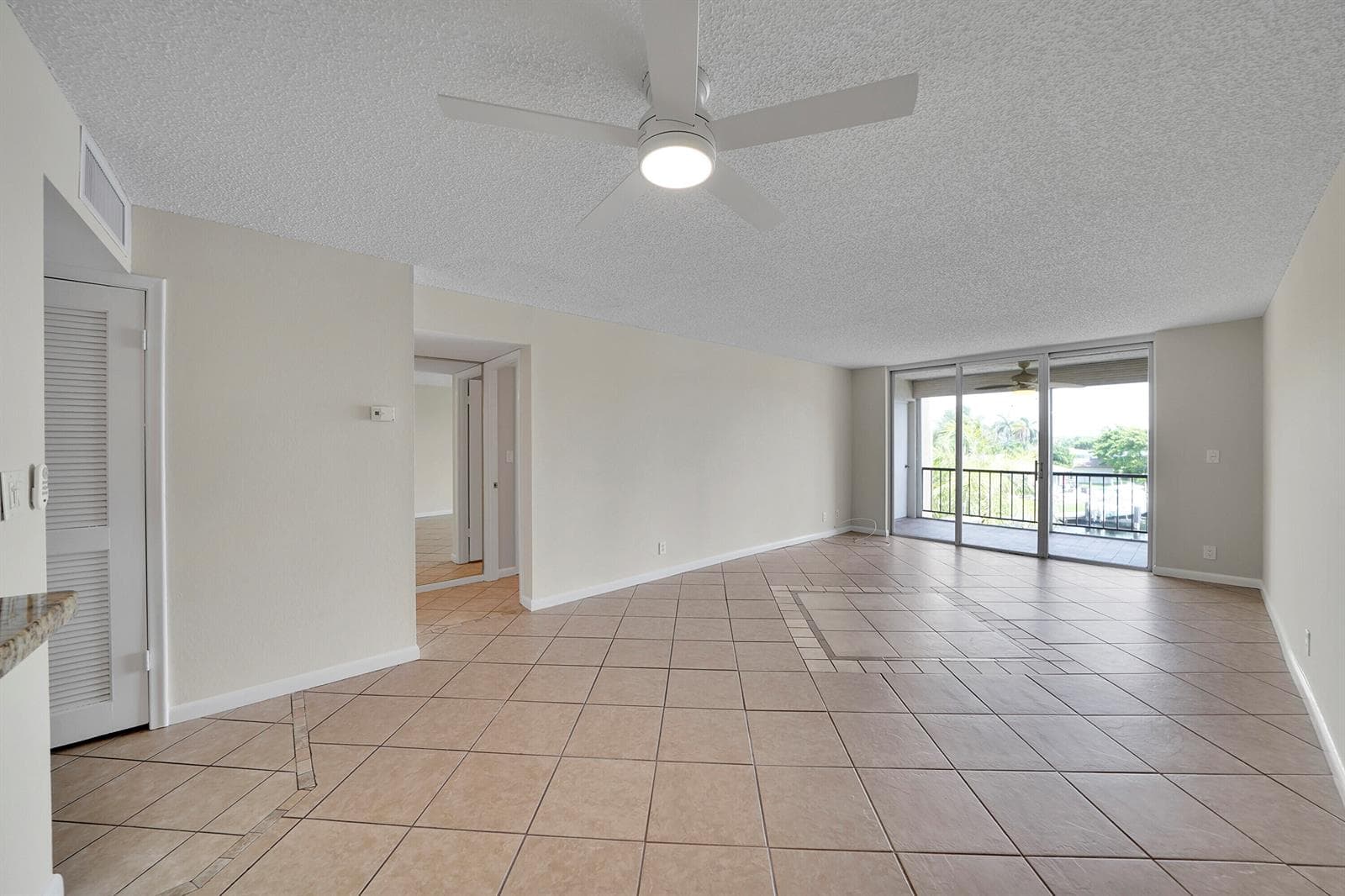 11_dining area