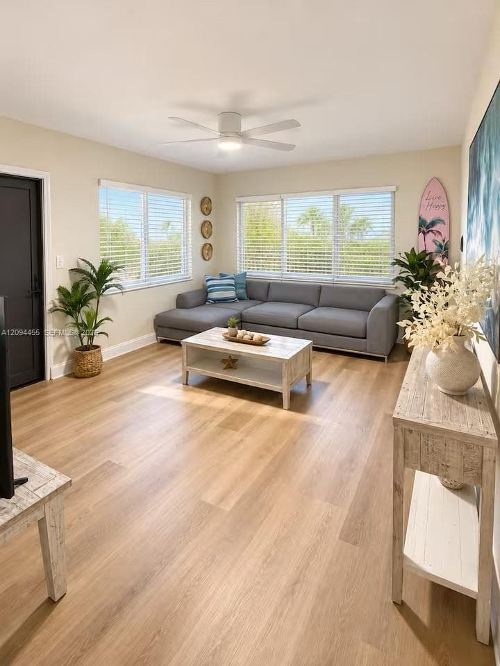 2634 Thomas St photo 3