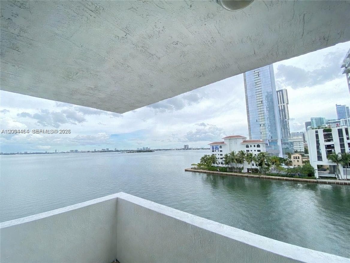 MOON BAY OF MIAMI CONDO · #608 in Miami - Photo 2