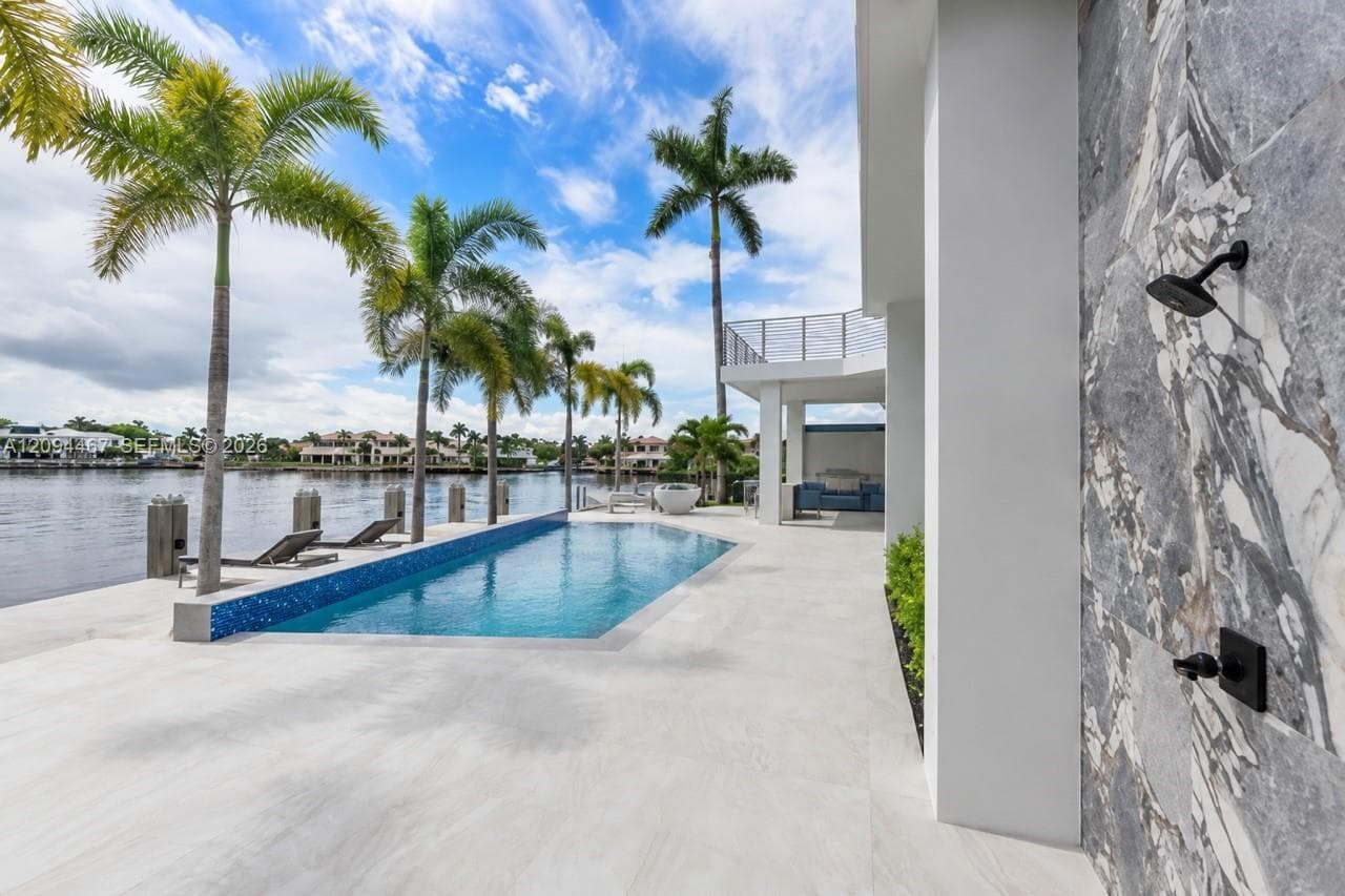 350 Circle Dr photo 13