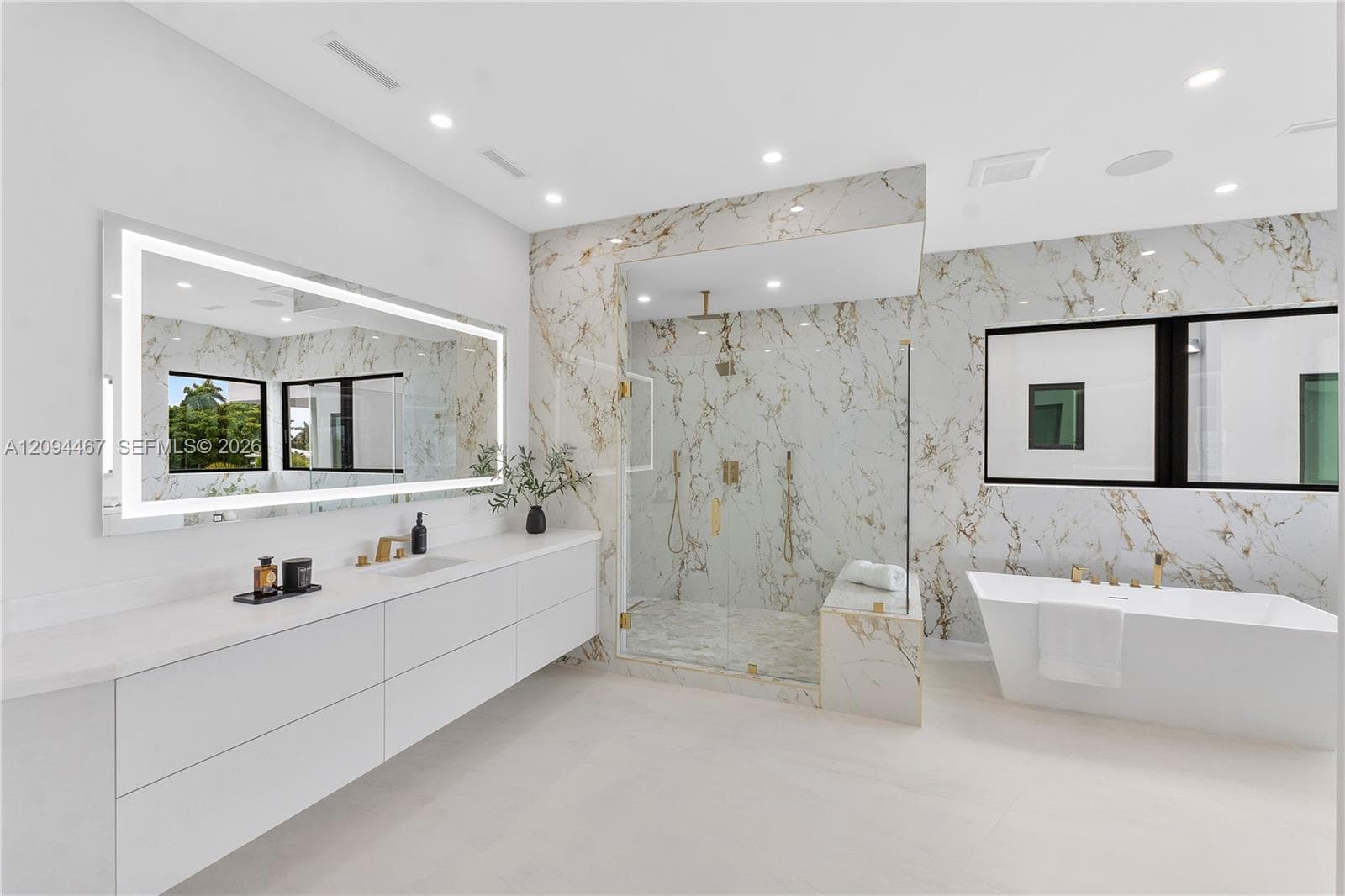 Master bathroom (second floor)