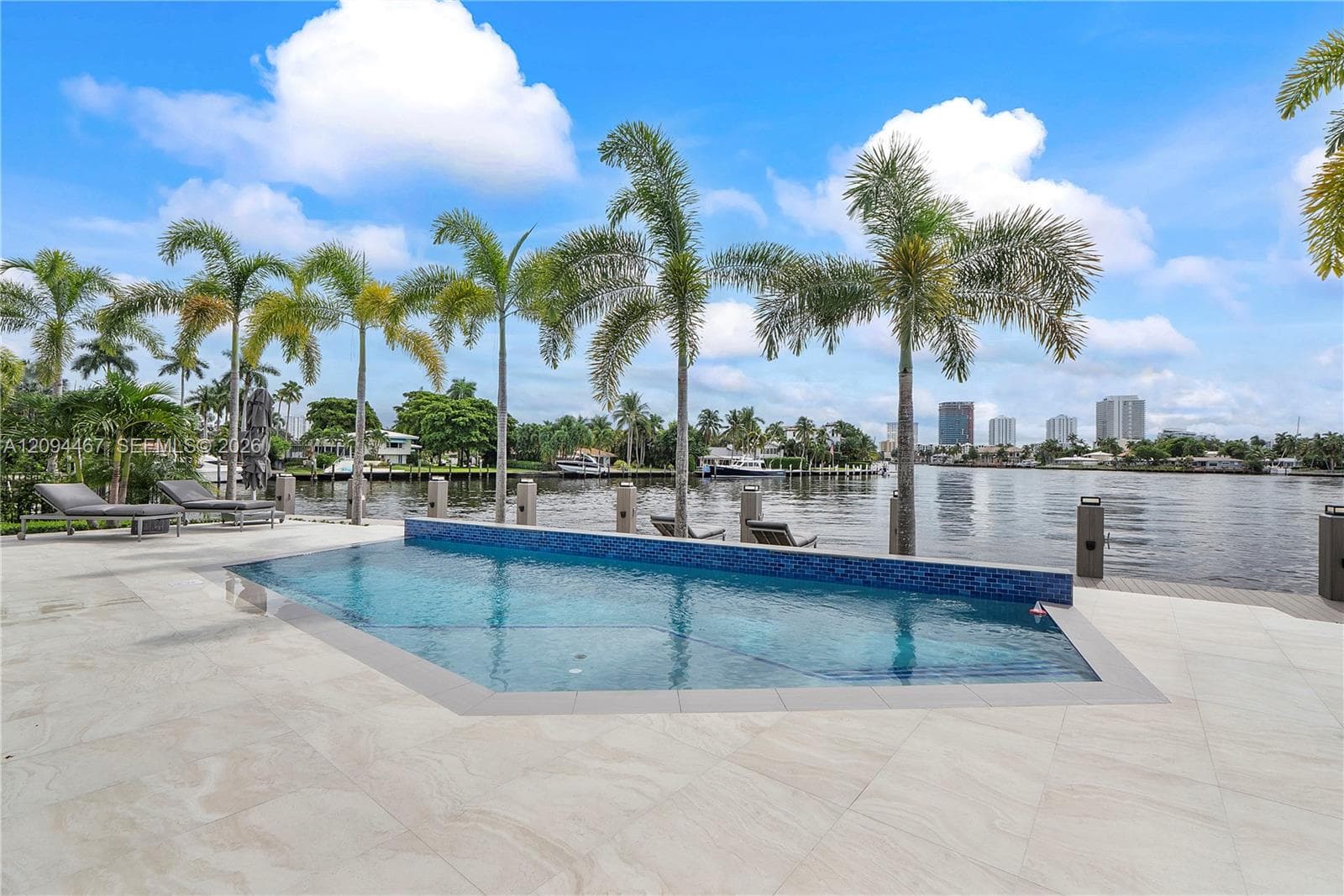 350 Circle Dr photo 14