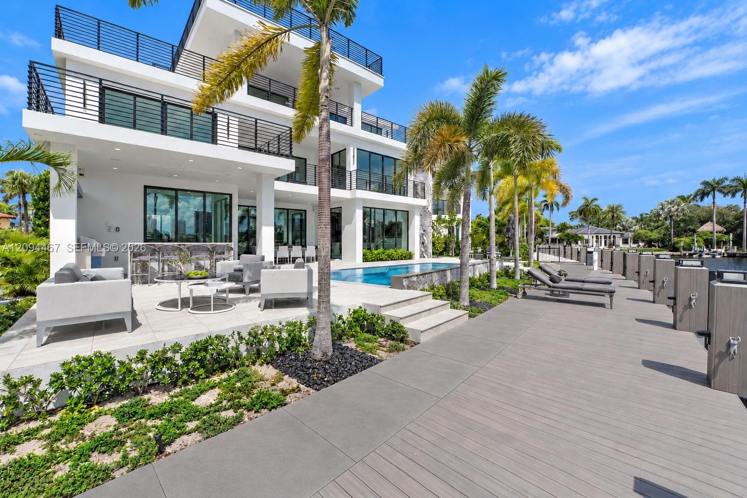 350 Circle Dr photo 11