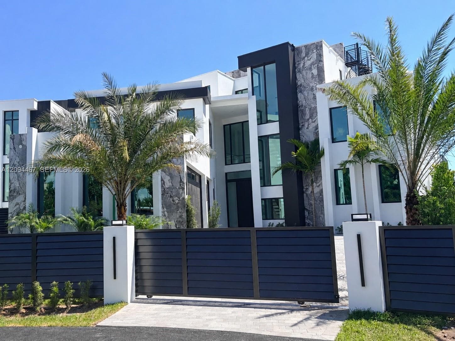 350 Circle Dr photo 4