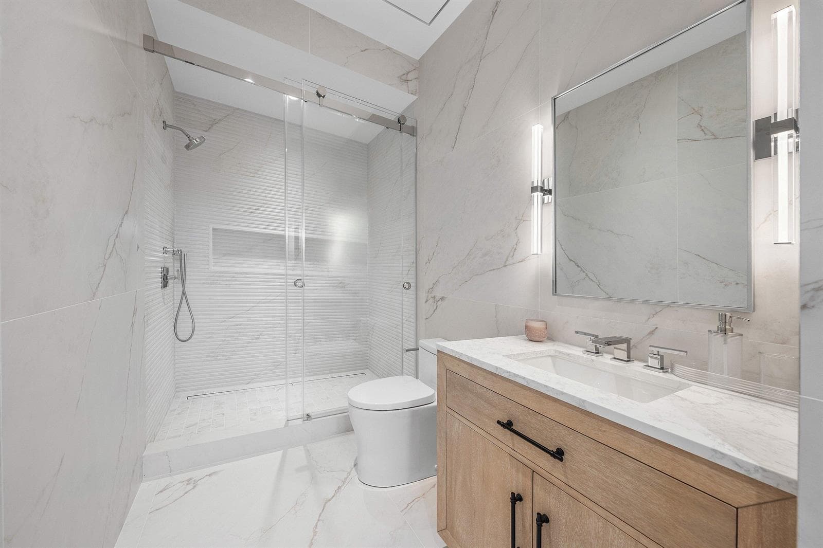 059-145AlhambraPlace-WestPalmBeach-FL-33