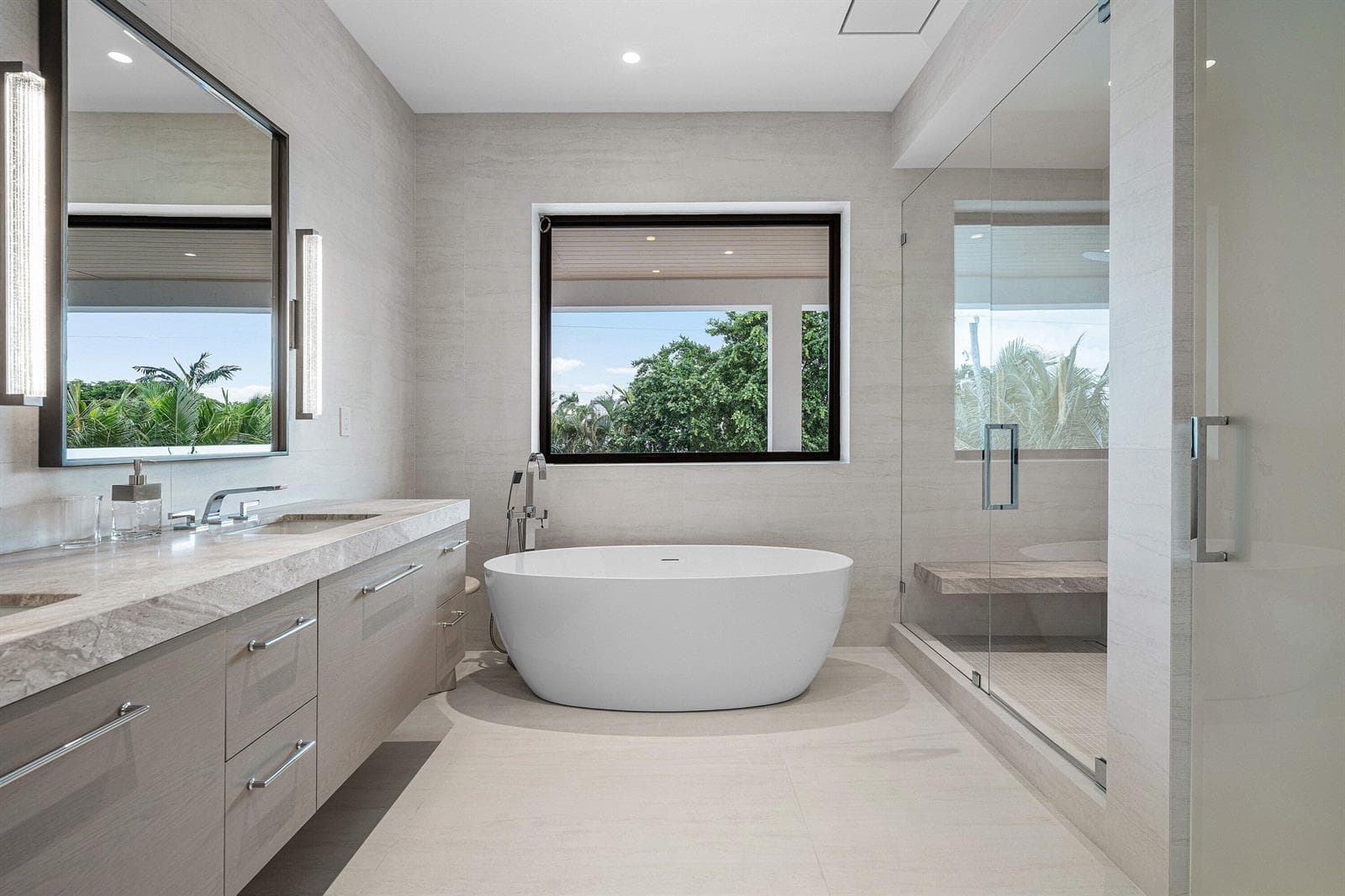 053-145AlhambraPlace-WestPalmBeach-FL-33