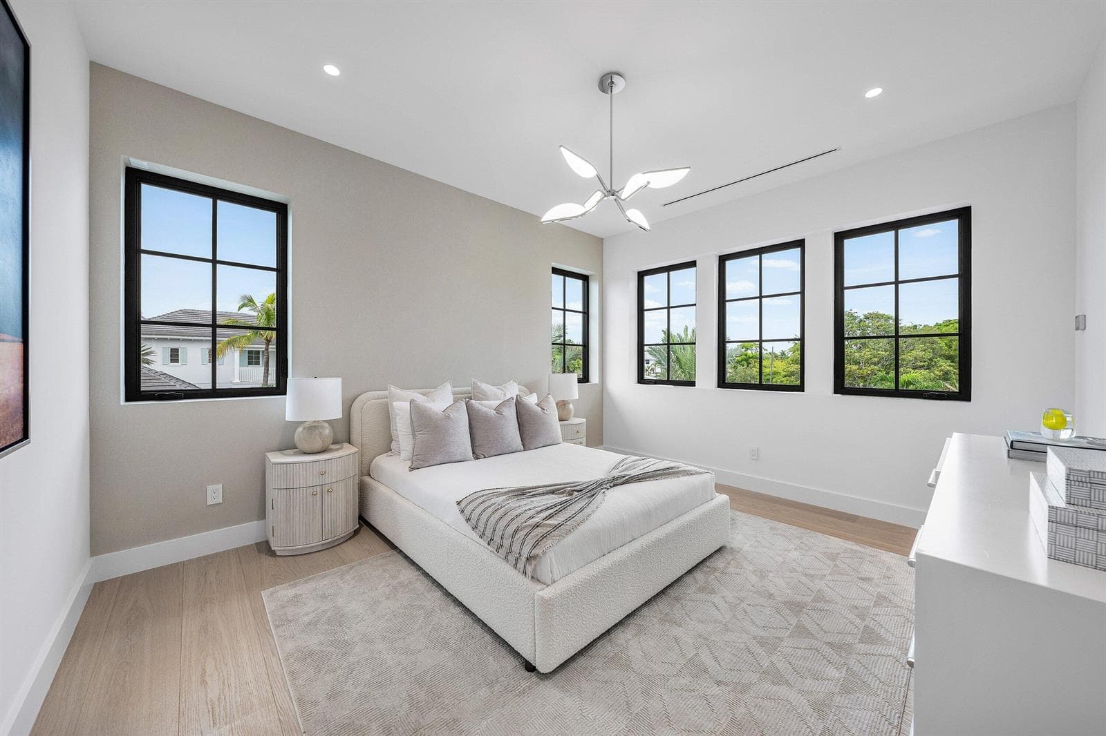 047-145AlhambraPlace-WestPalmBeach-FL-33