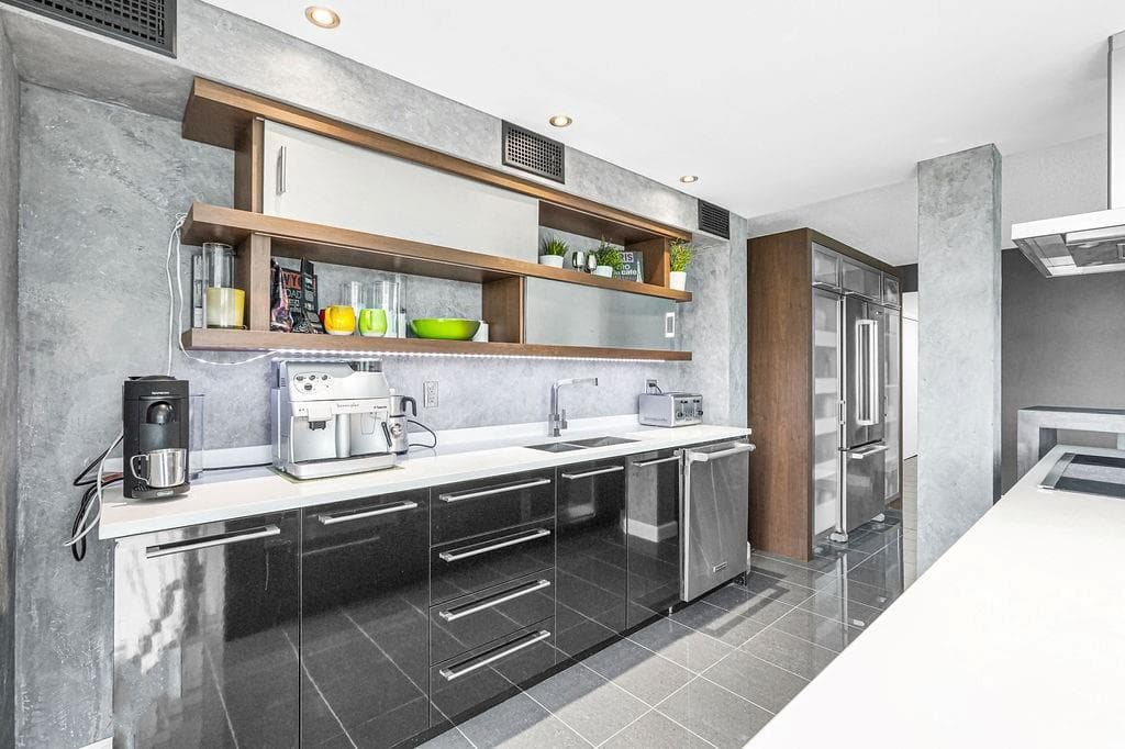 Sleek Modern Kitchen