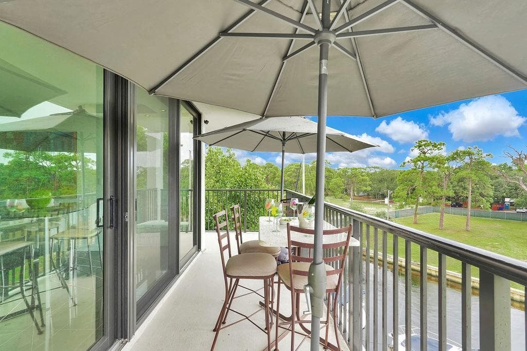 Large wraparound balcony