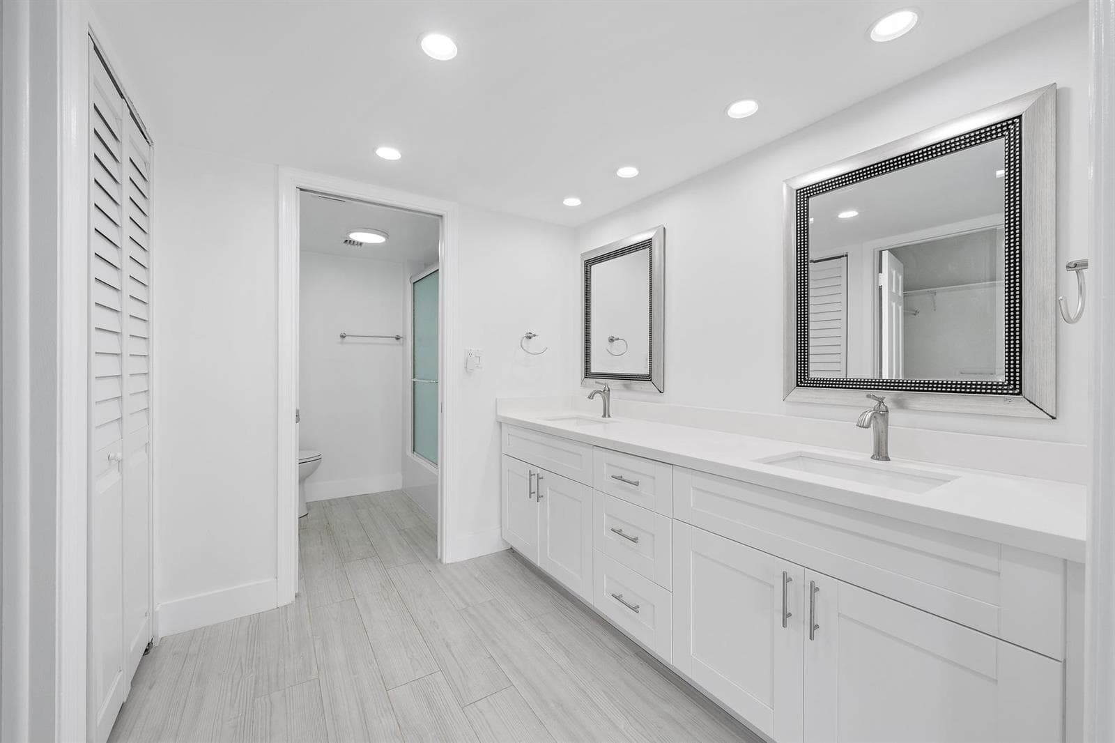 900 Ocean Dr 706-14