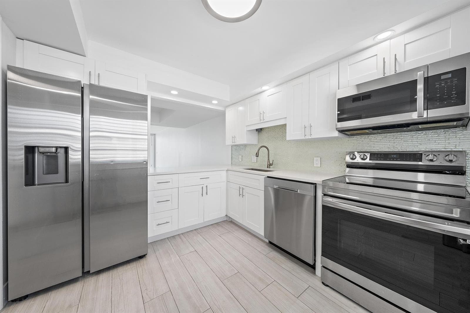 900 Ocean Dr 706-3
