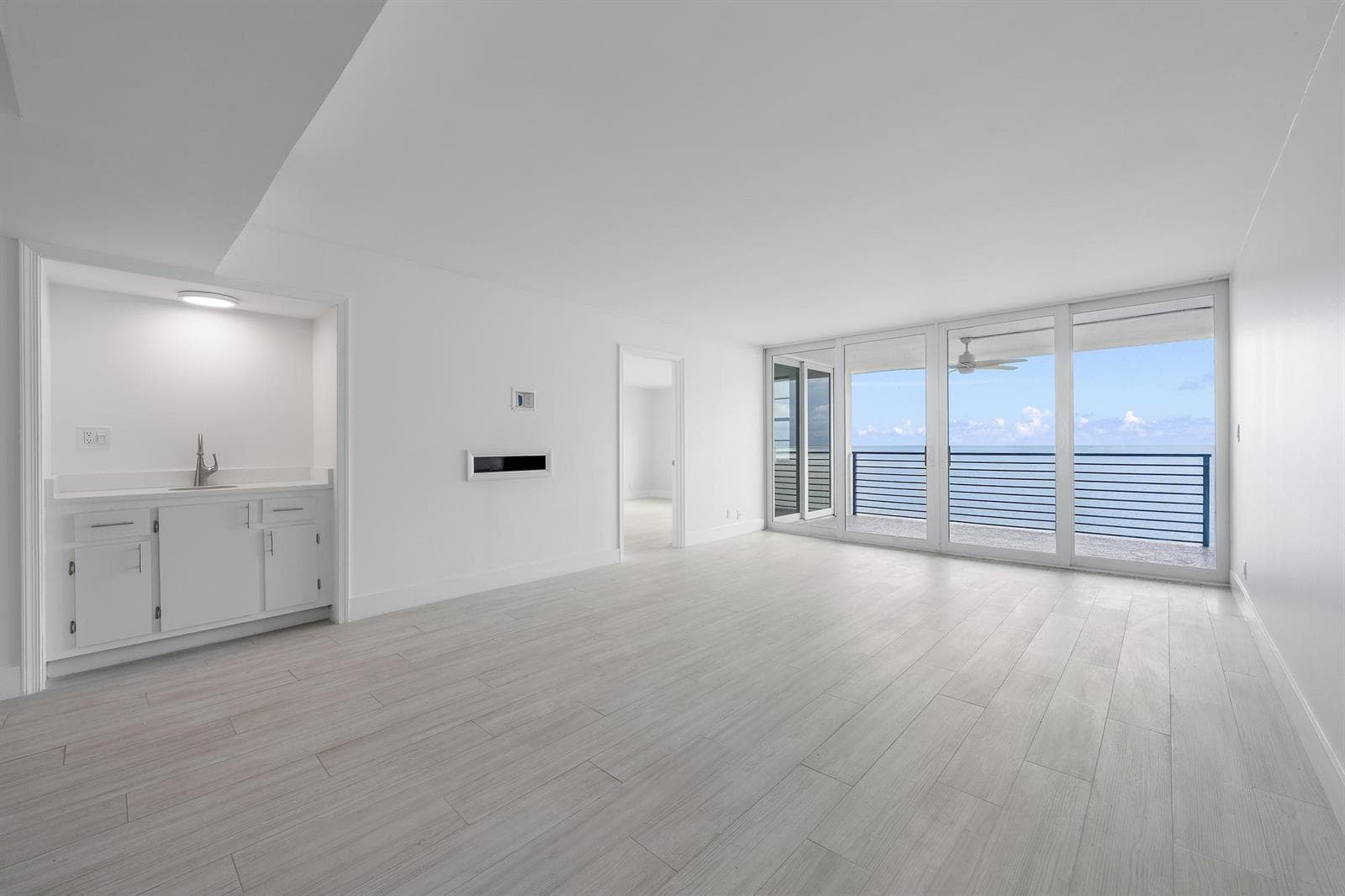 900 Ocean Dr 706-7