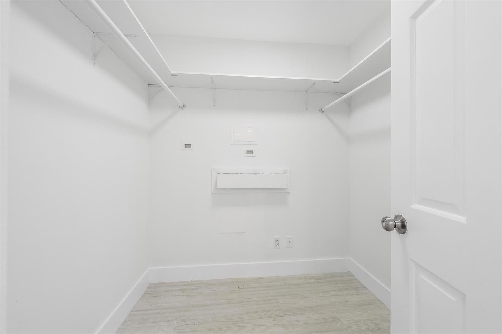 900 Ocean Dr 706-15