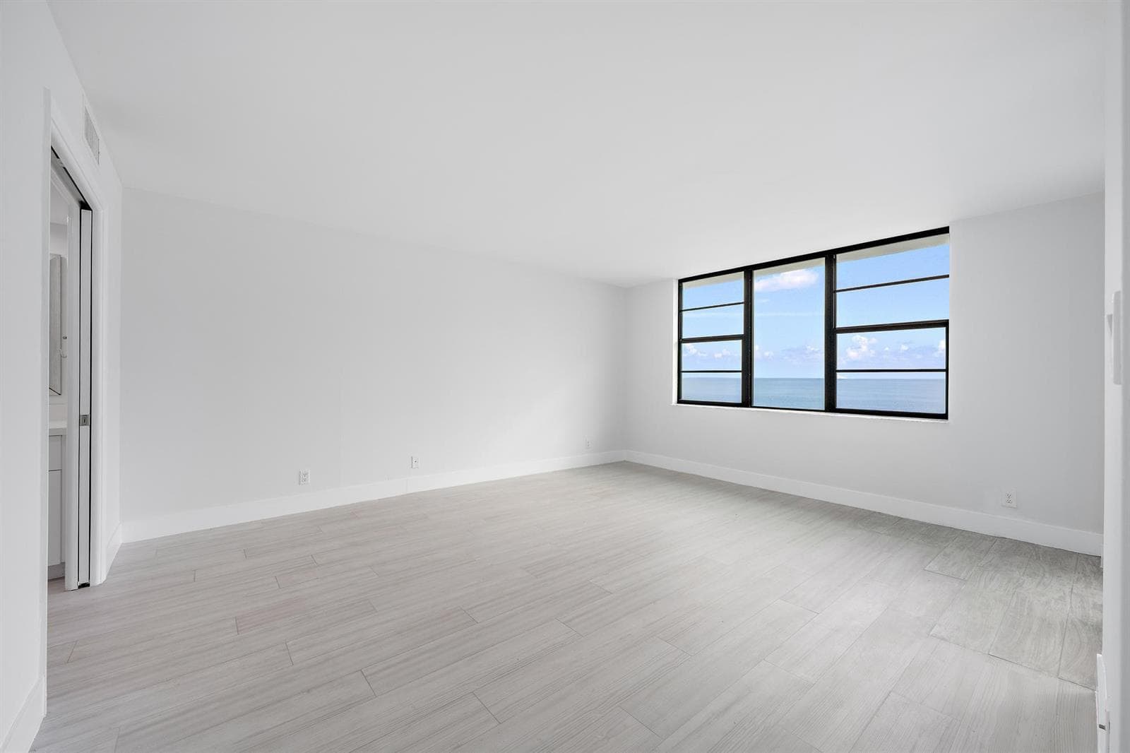 900 Ocean Dr 706-9