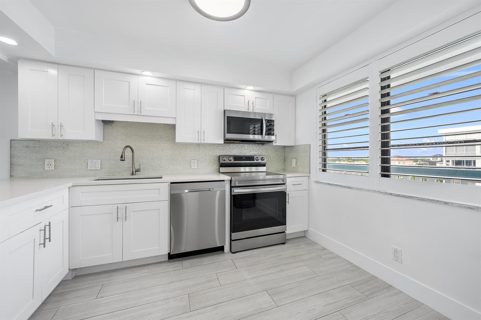 900 Ocean Dr 706-2