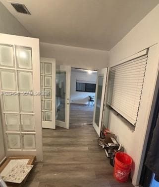 Enclosed sitting porch
