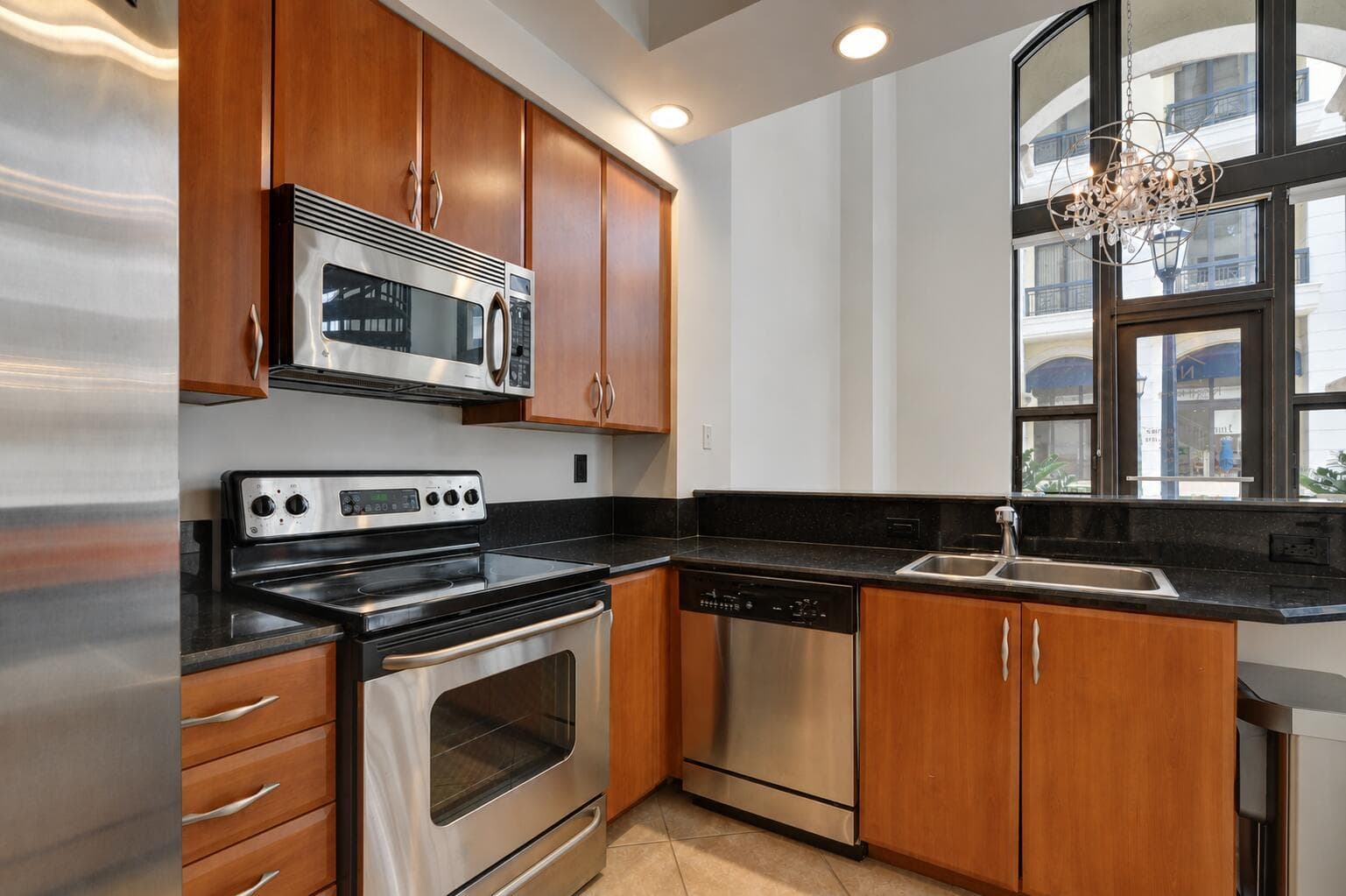 full kitchen