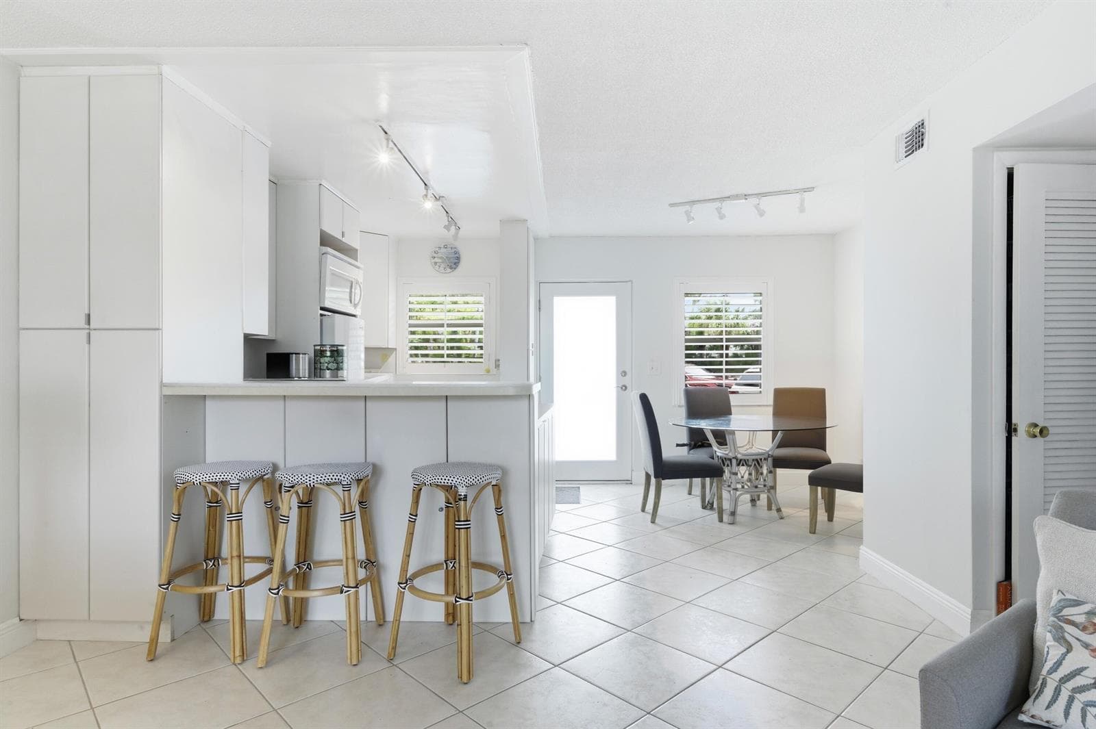 Open Kitchen/dining